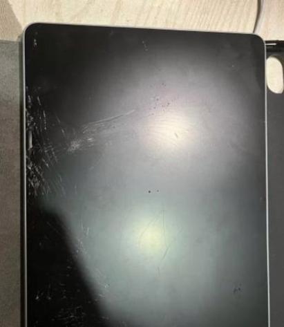 电脑屏幕碎了换一个多少钱