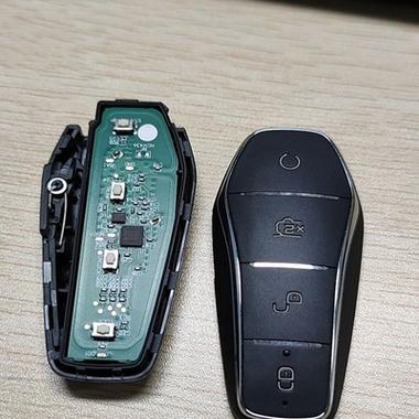 比亚迪车钥匙怎么打开换电池视频