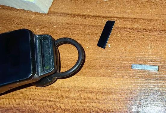 无线耳机磁铁掉下来充不了电