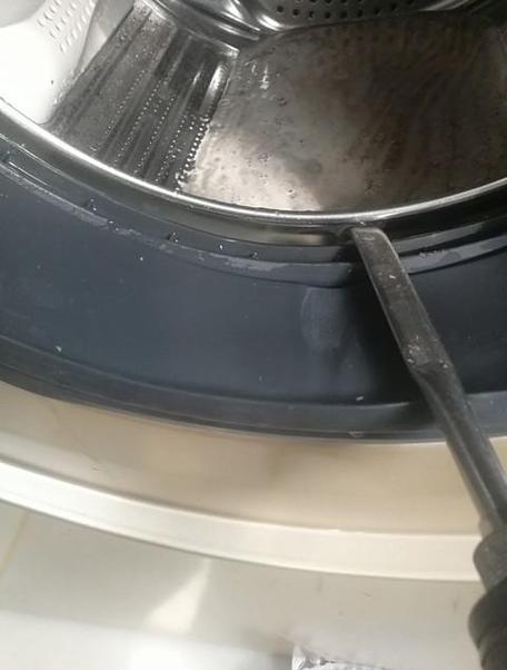 滚筒洗衣机胶圈里太脏