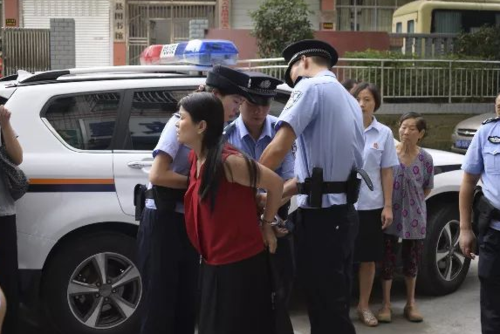 赏金猎人抓捕女老赖视频