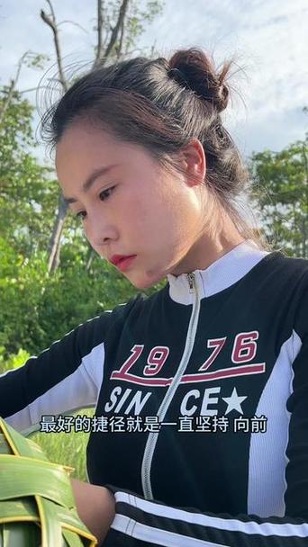 小月本人照片