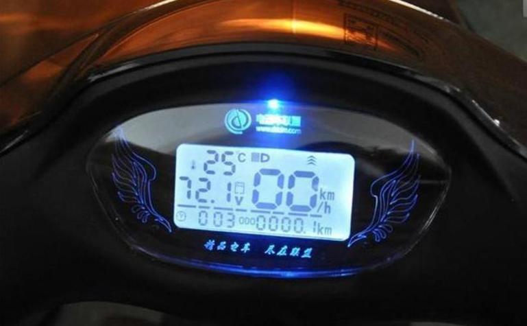 电瓶车显示器亮不走了