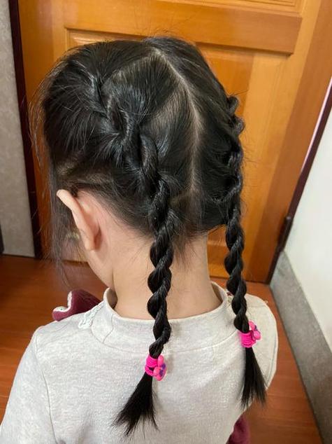 小女孩辫子视频截图2