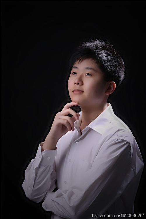 渐渐黑化的钢琴家小孩