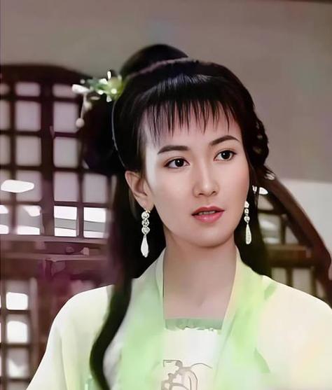 老版小青的扮演者是谁