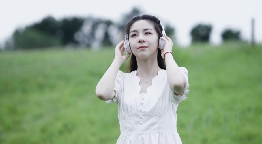 央央简介