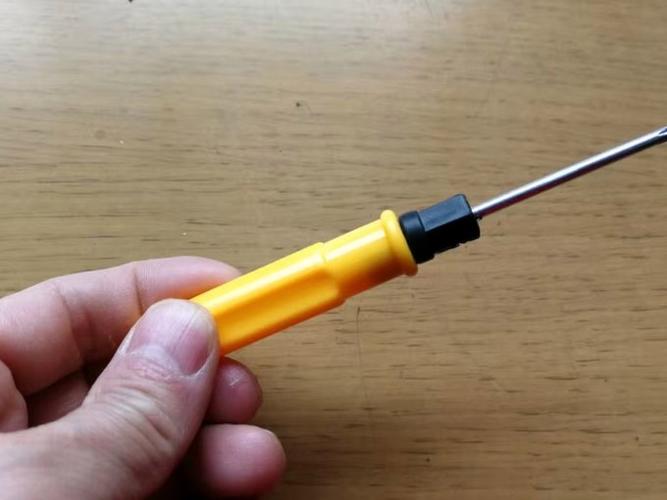 充电器螺丝用什么螺丝刀去掉