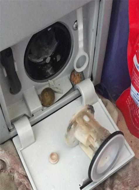 海尔洗衣机排污口清理