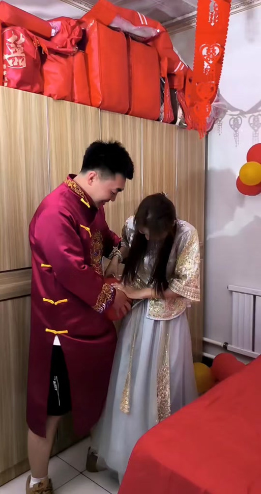 伴娘和伴郎有什么互动