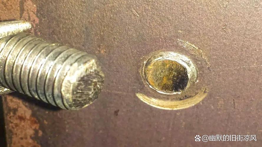 水管断了半截在孔里怎么取出
