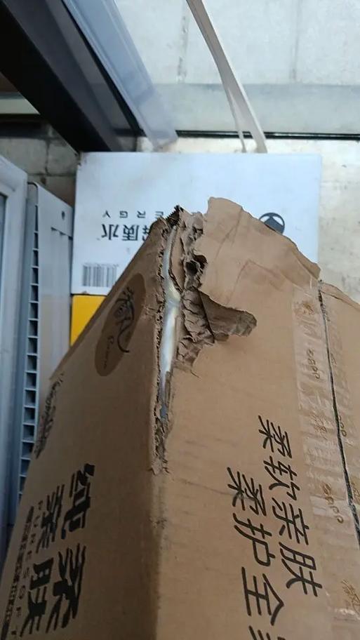 快递盒破了,里面的东西是好的