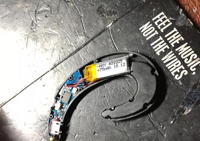 耳机盒盖子没磁性了