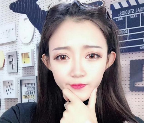 网红小伊伊真名叫什么