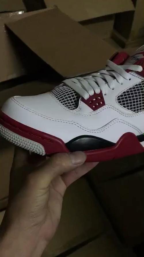 aj4白红真假对比