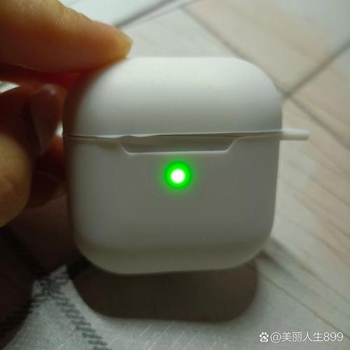 蓝牙耳机充电会一直亮灯吗